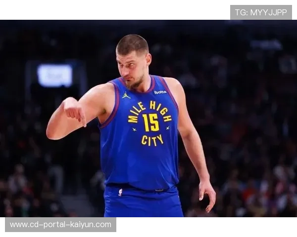 尼古拉-约基奇的赛场幽默：计时器故障期间的搞怪热身